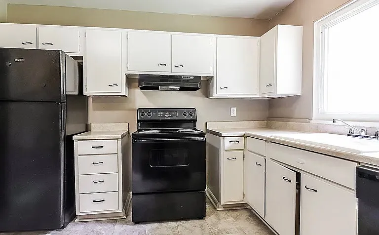 8816 Manchester Ave — Photo 5