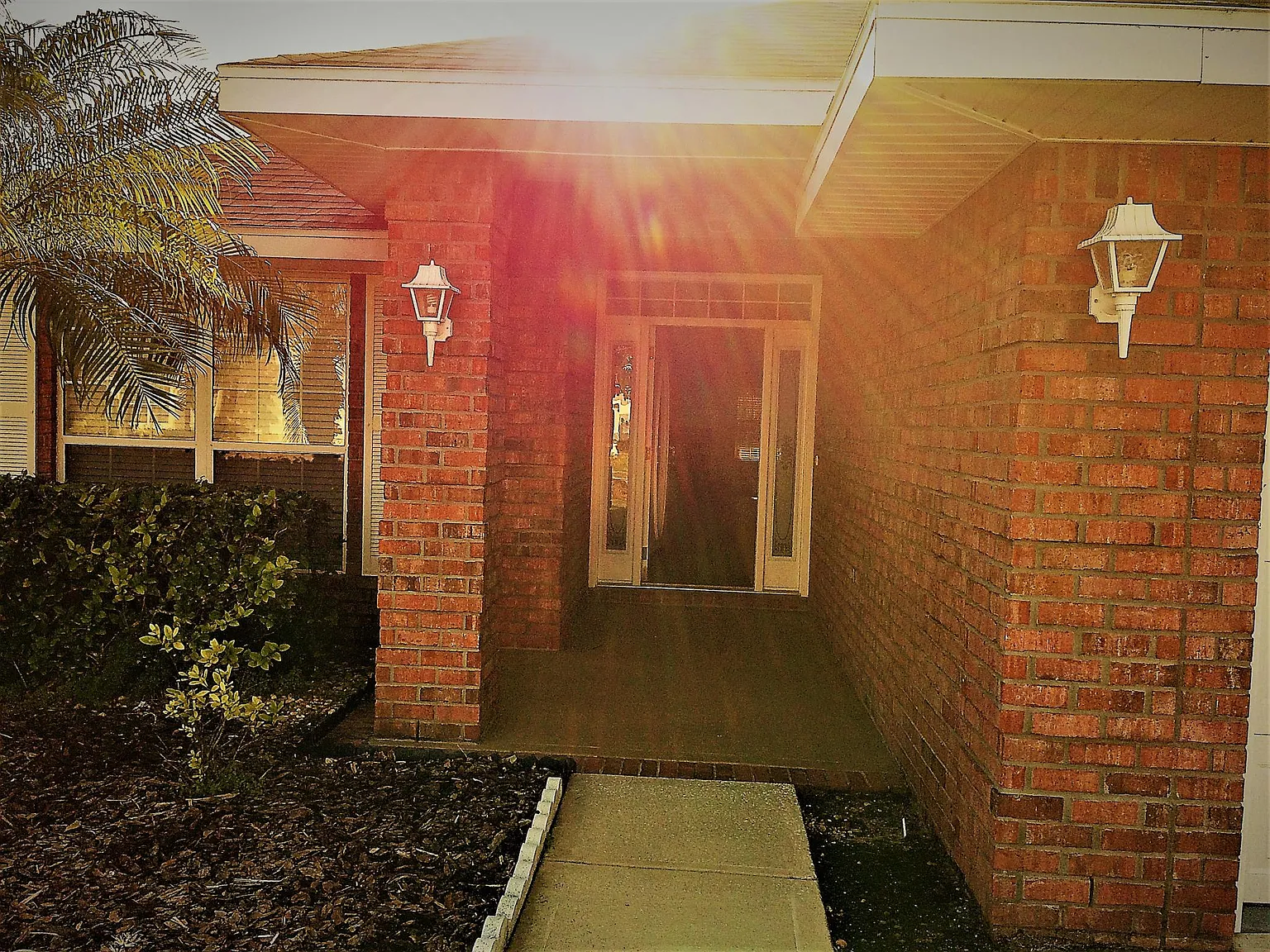 4 bed, 2367 sqft, $2,300 — Photo 2
