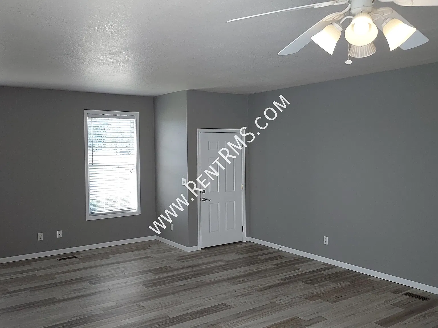 Luxury Senior Living - 2902 Se Walnut Dr - 2 Bed/1 Bath — Photo 4