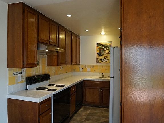 2nd image of 3918 Camino Calma