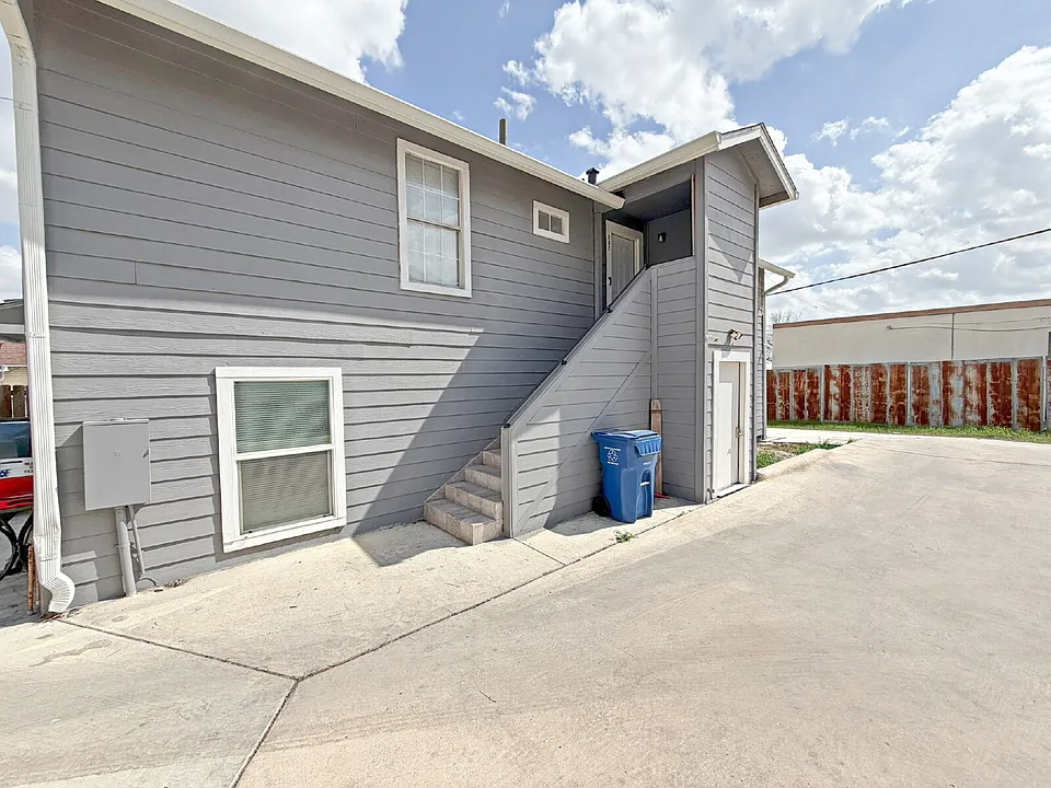 232 Cornell Ave #202