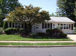 14 Cambridge Rd, Edison, NJ 08817