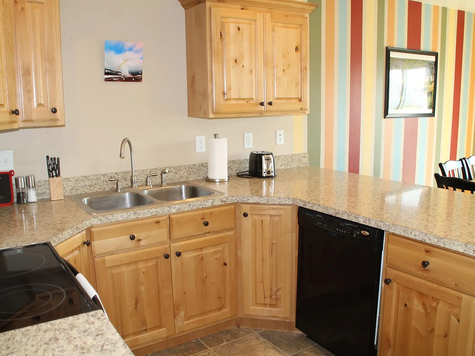 195 Robison Dr — Photo 2