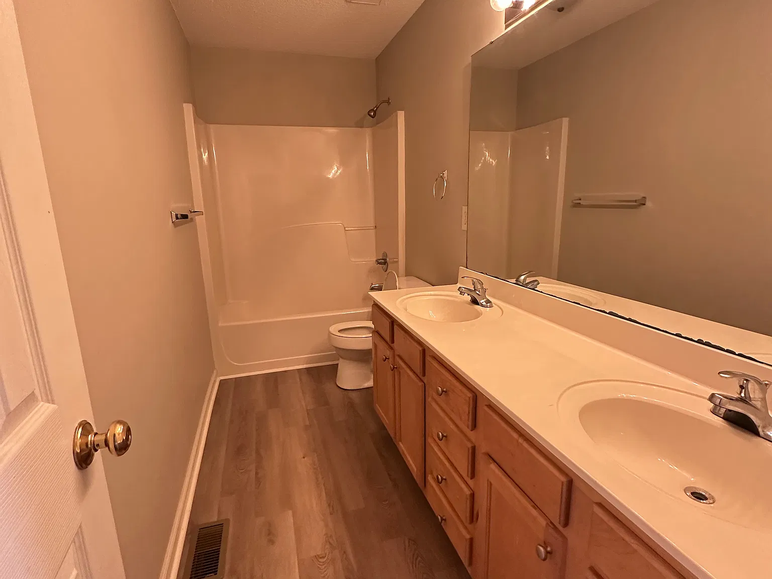 4 bed, 1590 sqft, $1,800 — Photo 4