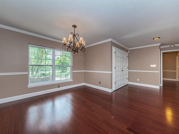 2nd image of 2813 Briarwood Ln