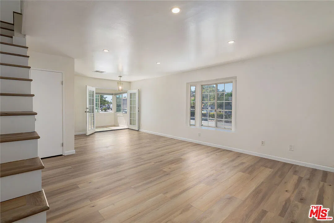 2 bed, 3.0 bath, 1051 sqft, $2,700 — Photo 3