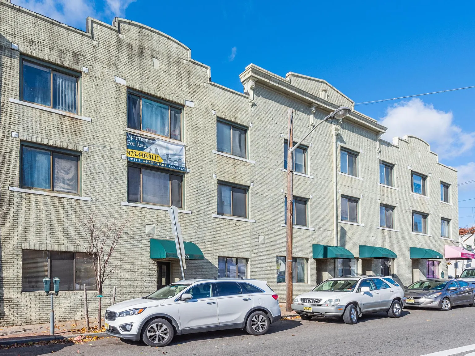 2 bed, 1000 sqft, $1,999 — Photo 2