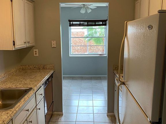 3rd image of 190 E Olmstead Dr Unit H11