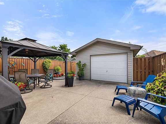 5th image of 12705 Horwood Cres