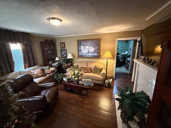 4th image of 2321 Fair Dr