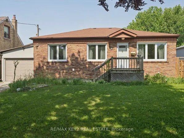 18 Jodphur Ave, Toronto, ON M9M 2J4