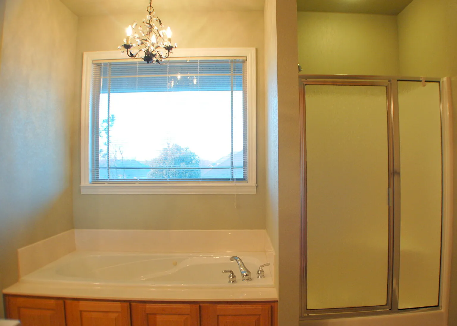 3 bed, 2.0 bath, 2012 sqft, $1,950 — Photo 4