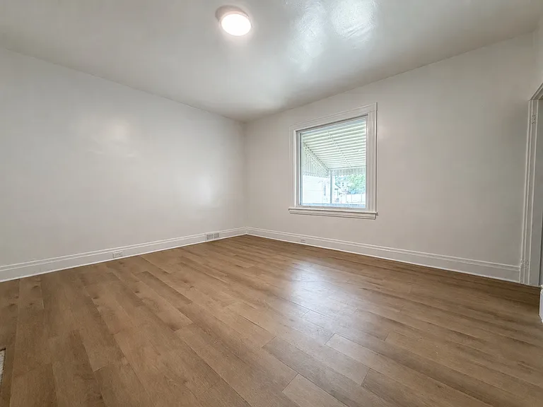 2348 McCook St — Photo 5