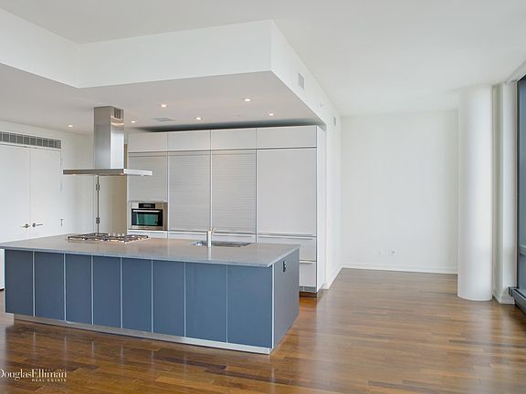 5th image of 101 Warren St APT 2750