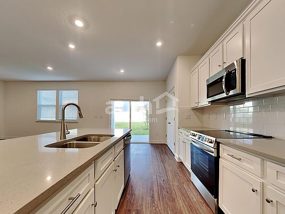 5th image of 218 Onate Cir