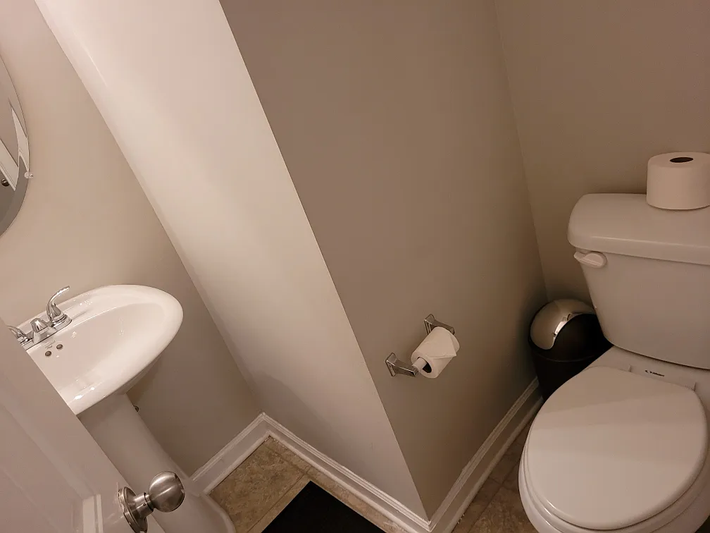 3 bed, 2.5 bath, 2400 sqft, $2,500 — Photo 4