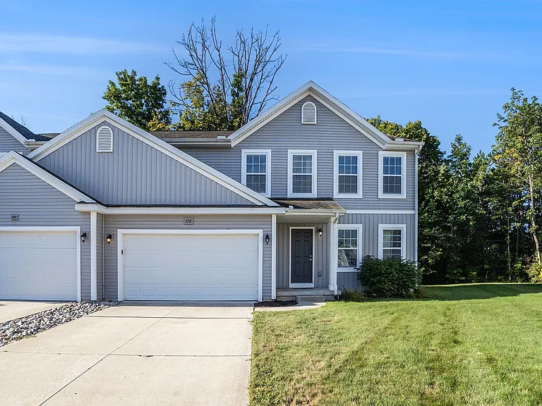 1048 Broken Ridge Dr — Photo 2