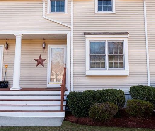 3rd image of 606 Thayer St #606
