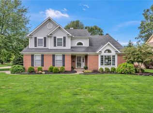 366 Long Pointe Dr, Avon Lake, OH 44012
