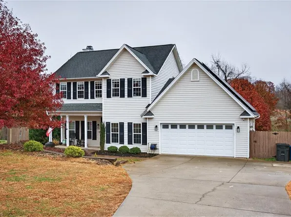 5217 Belews Creek Rd, Walkertown, NC 27051