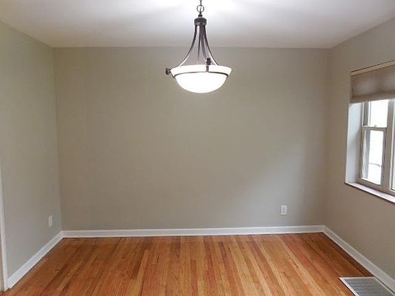 3rd image of 4412 Saint Martins Pl