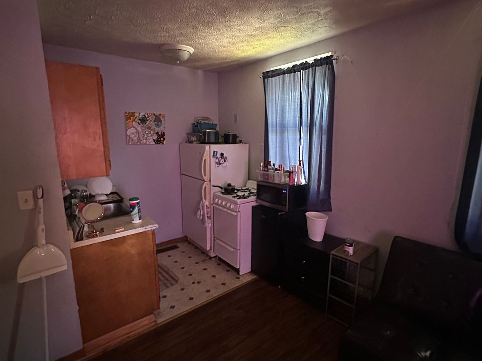 2nd image of 800 N 6th 1/2 St APT 1