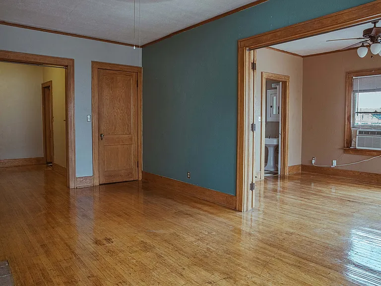 1318 N Robinson Ave — Photo 17