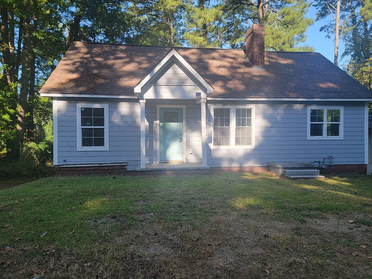 Spacious 4-Bed, 3-Bath Rental — Photo 3