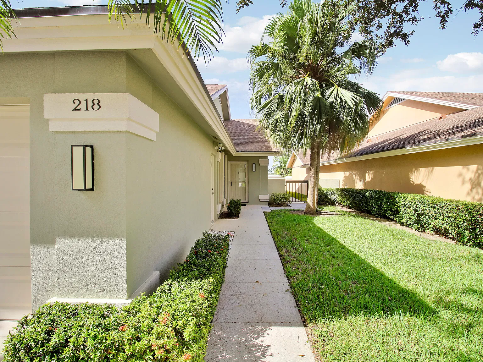 3 bed, 2.0 bath, 1889 sqft, $6,500 — Photo 2