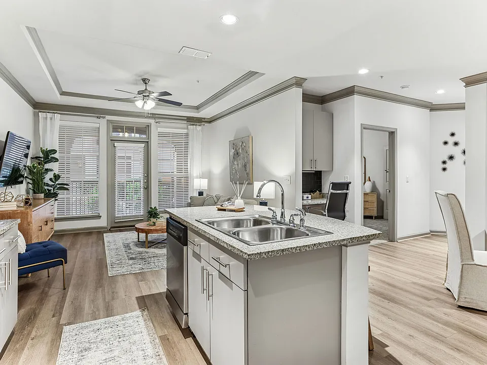 Avana Uptown apartments community photo