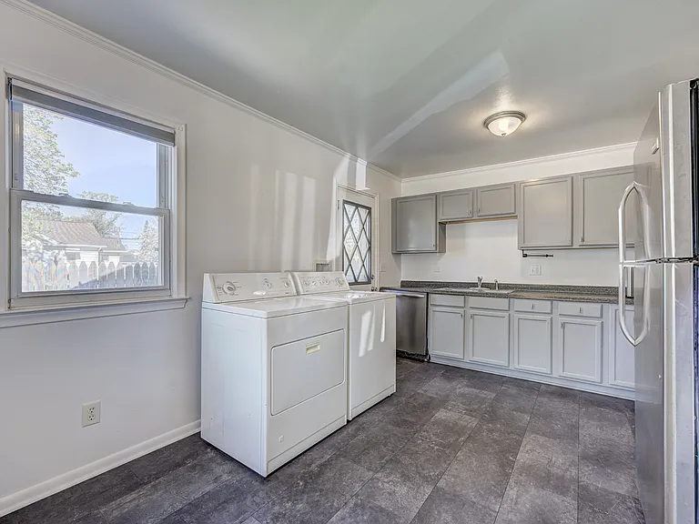 1731 E Pearl Ave — Photo 15