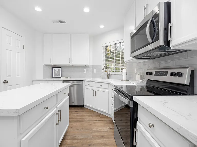 9708 San Ysidro Ln — Photo 6