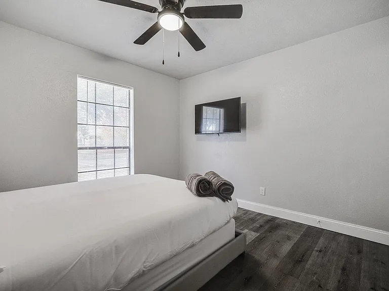 5048 Pemberton Ln — Photo 14