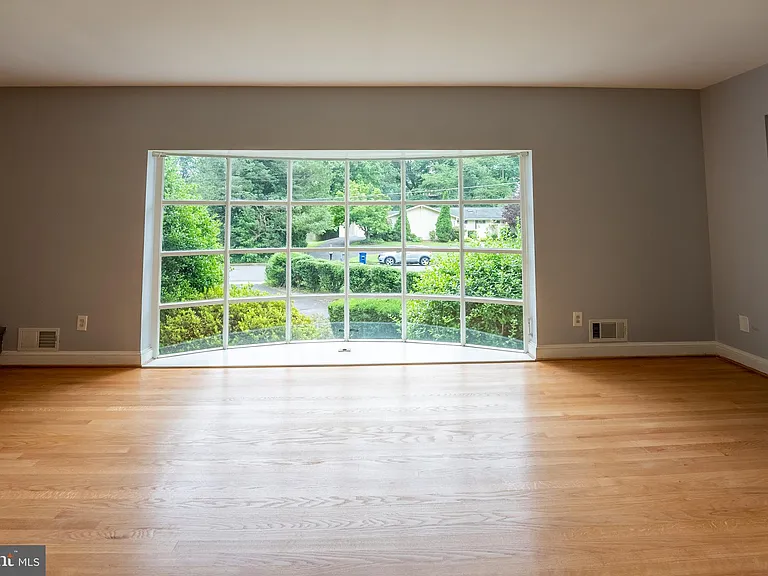 6438 Woodville Dr — Photo 8
