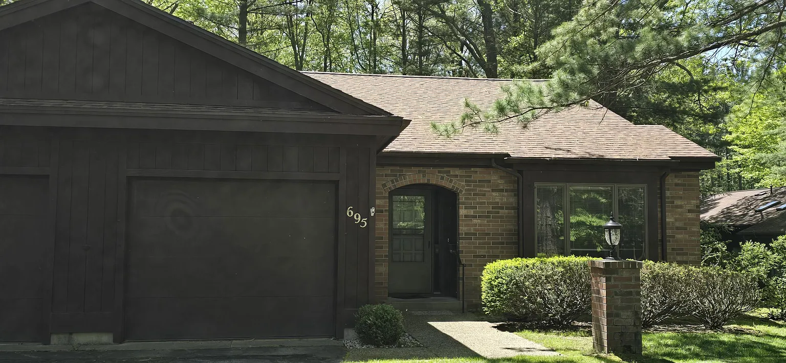 695 Oakway Dr photo 1