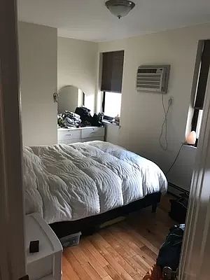 4th image of 20-50 29th St #1R
