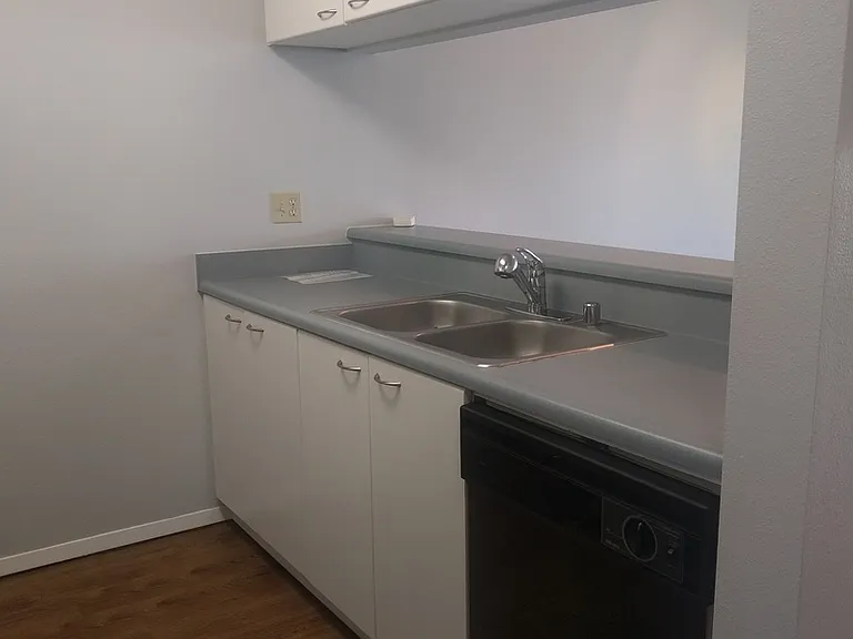 1835 Queen Anne Ave N #103 — Photo 6