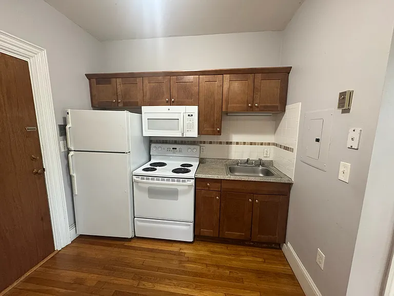 57-59 Pleasant St #2 — Photo 4