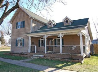 112 Beech St E, Three Oaks, MI 49128