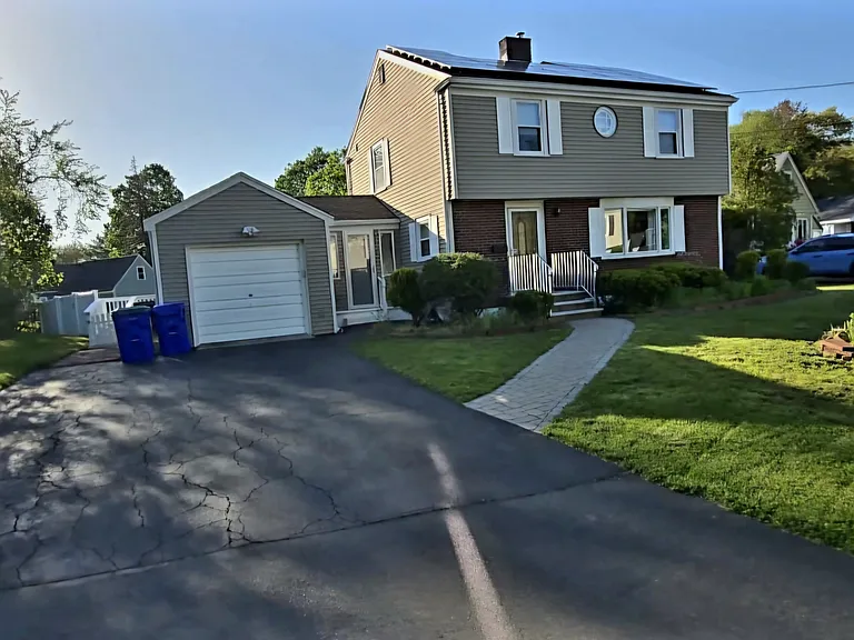 36 Christine Ave — Photo 2