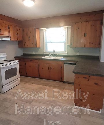 2nd image of 1407 NE Charles Dr
