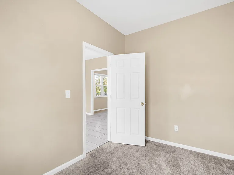 6423 Hazlett St — Photo 11