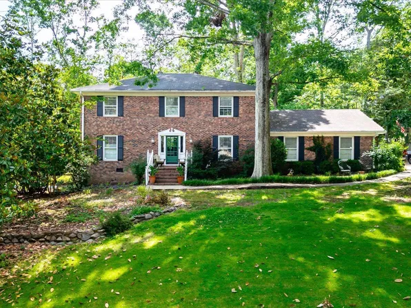 204 Camelot Dr, Simpsonville, SC 29681