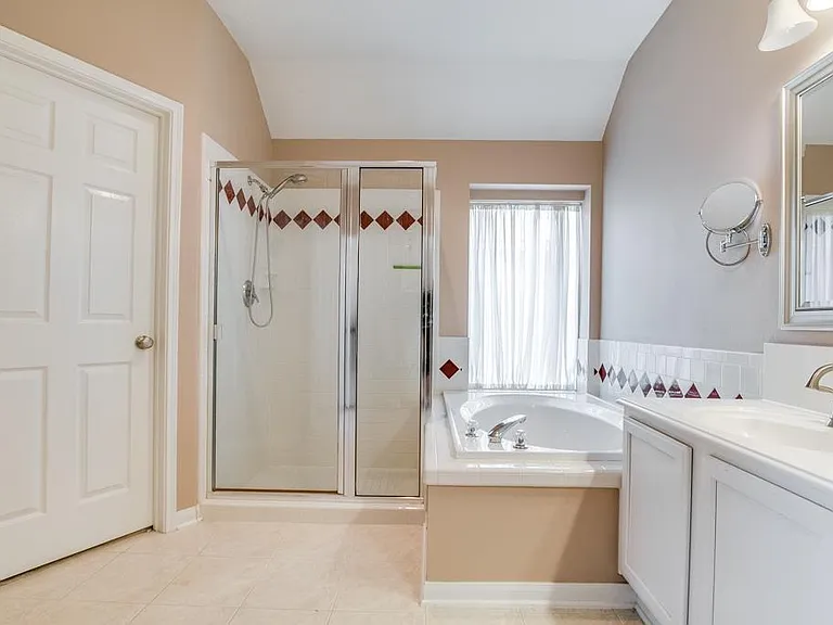 1718 Bumelia Ct — Photo 13