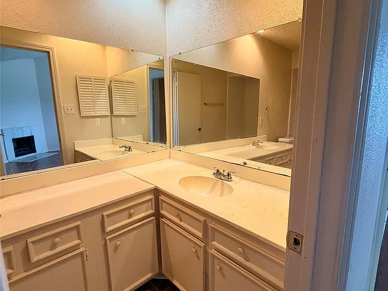 7700 Creekbend Dr #1 — Photo 18
