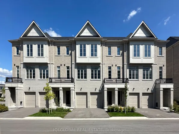 1655 Palmers Sawmill Rd #404, Pickering, ON L1X 0R3