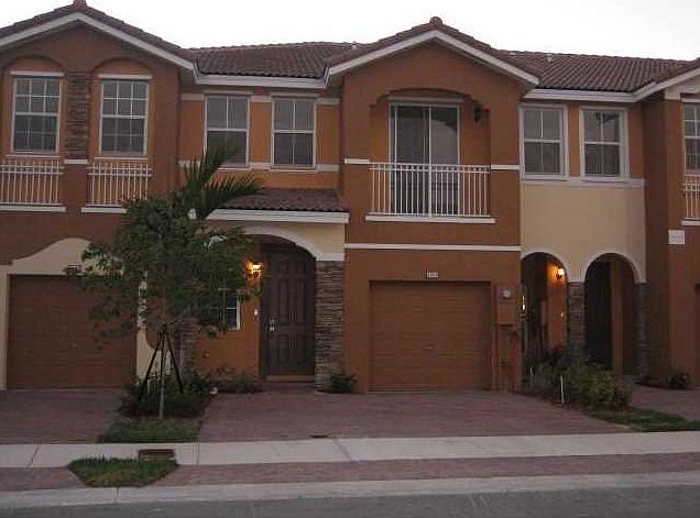 1st image of 1008 NW 102nd Pl