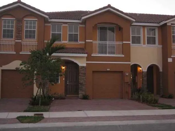 1008 NW 102nd Pl, Miami, FL 33172