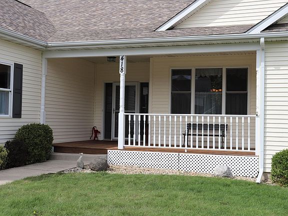 3rd image of 418 Maple Ln