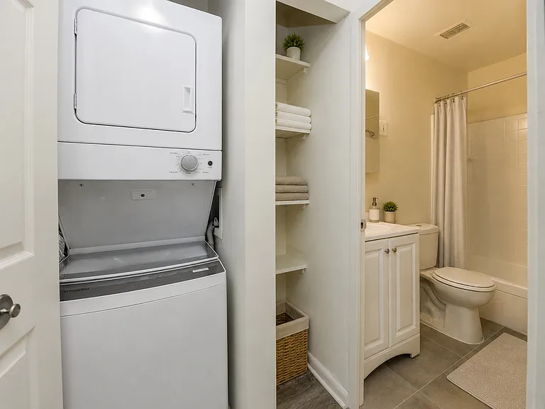 Lexington House Apartment Homes — Photo 10
